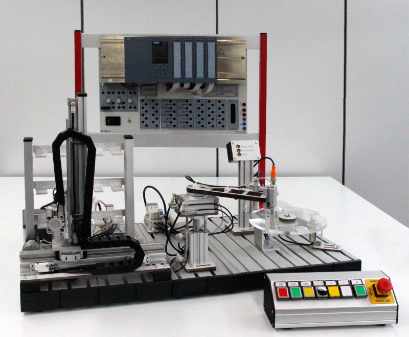 Mechatronic Compact Model: High-bay Warehouse with Material Control