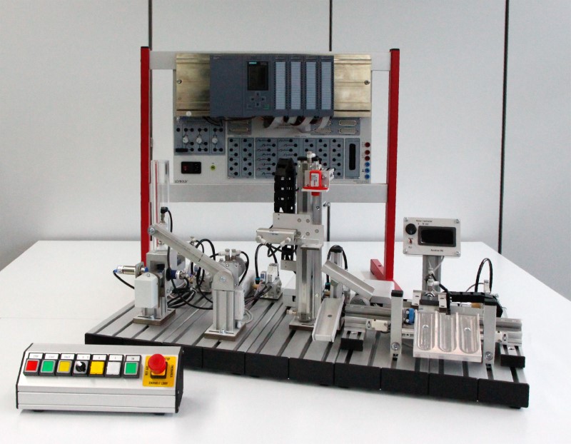 Mechatronic Compact Model: Material Control with Quality Inspection