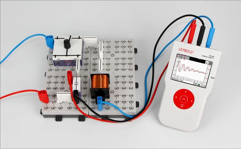 Damped oscillating circuit - Digital